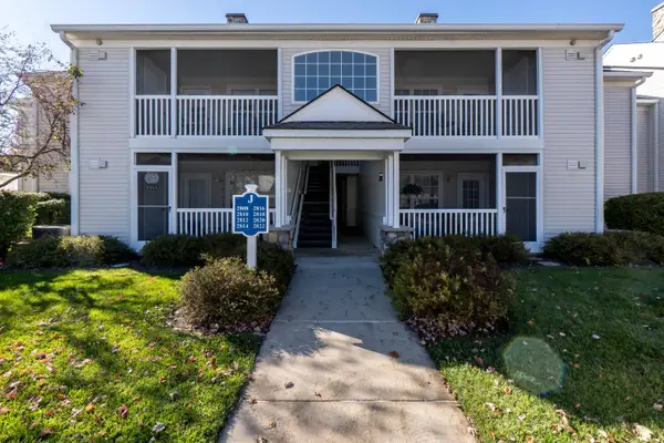 2818 S Knightsbridge Circle, AnnArbor, MI 48105