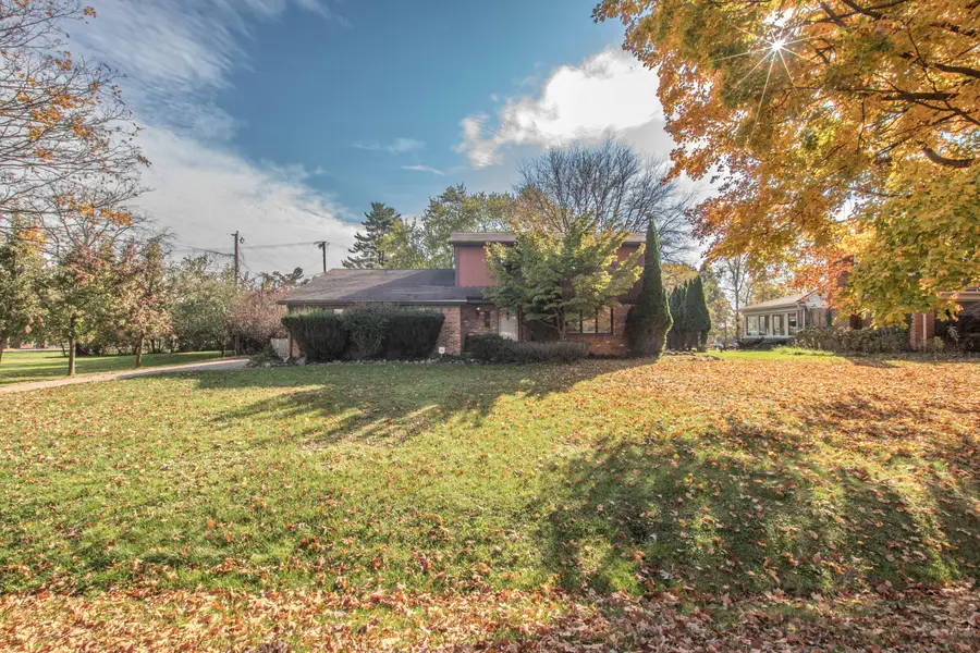 2255 Horseshoe Drive, West Bloomfield, MI 48322 - #2