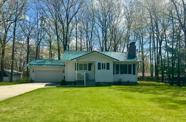 110 Chippewa Trail, Prudenville, MI 48651