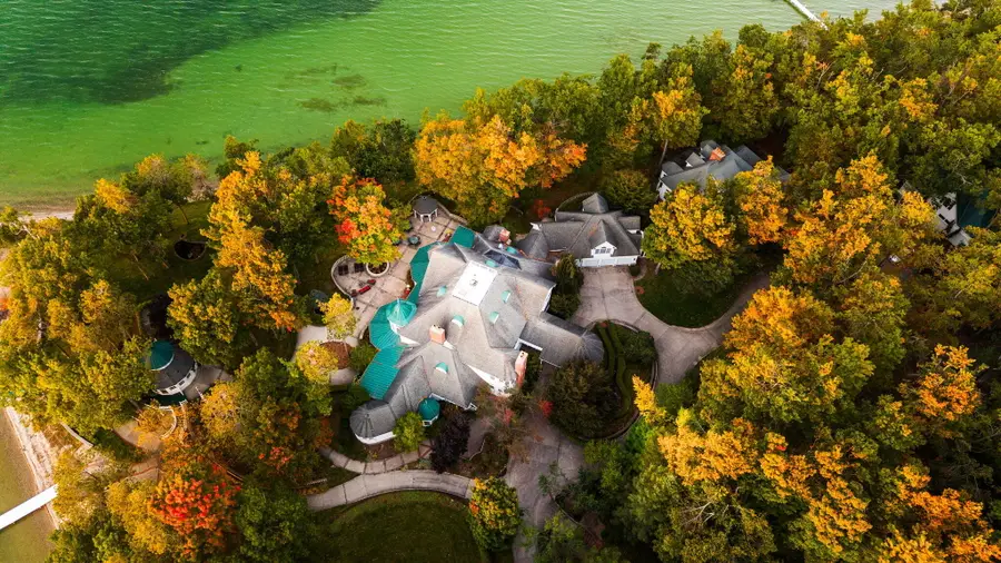 3063 Red Pine Point Drive, Indian River, MI 49749 - Image #2