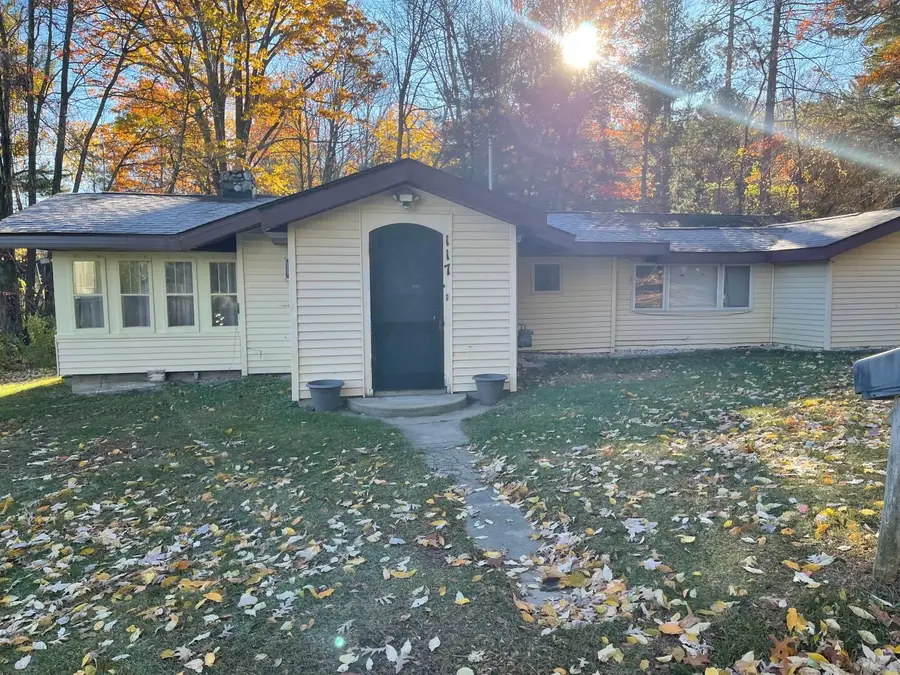 117 Russell Avenue, Houghton Lake, MI 48629 - Image #2