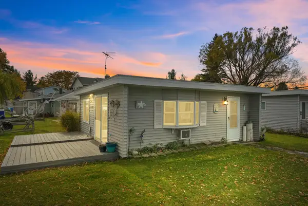 10222 West Shore Drive, Houghton Lake, MI 48629