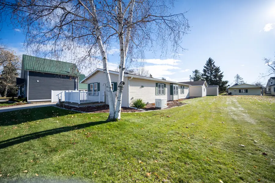 208 Duncan Avenue, Cheboygan, MI 49721 - Image #2