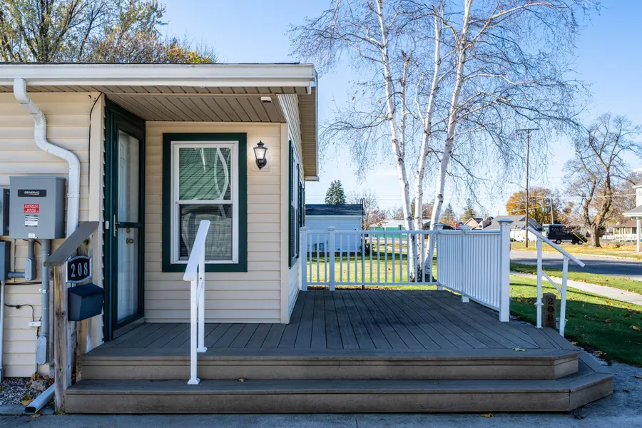 208 Duncan Avenue, Cheboygan, MI 49721 - Image #3