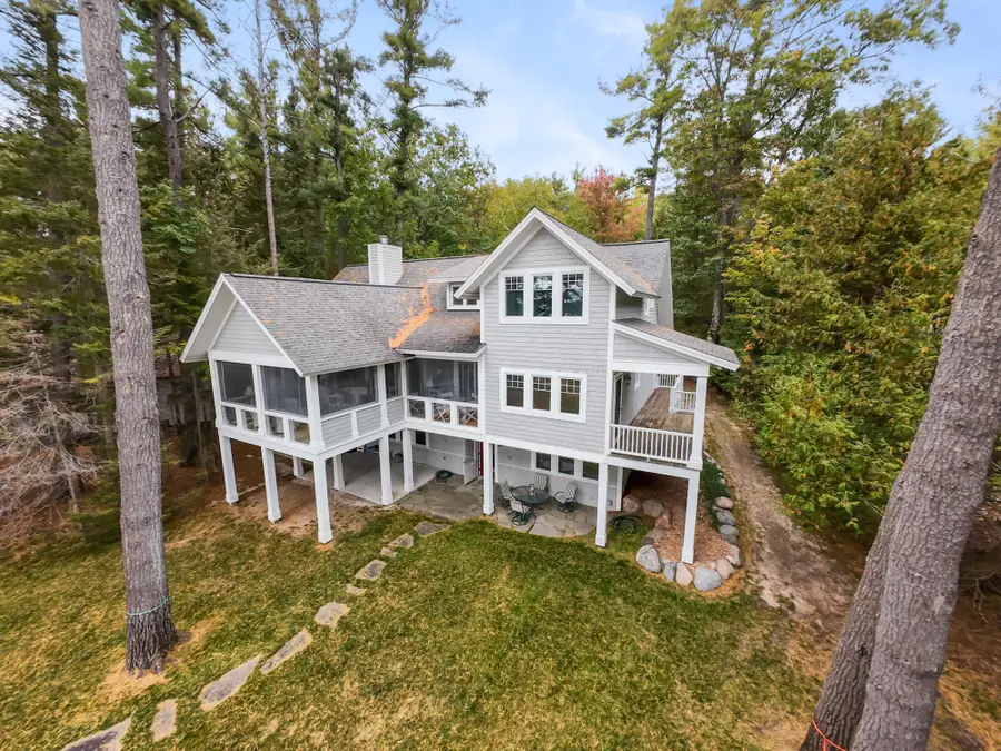 6613 Hillside Avenue, Indian River, MI 49749 - Image #2