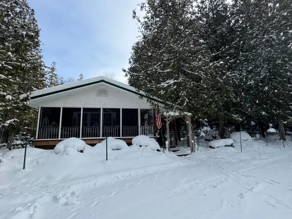 5072 W Cedar Road, Hessel, MI 49745