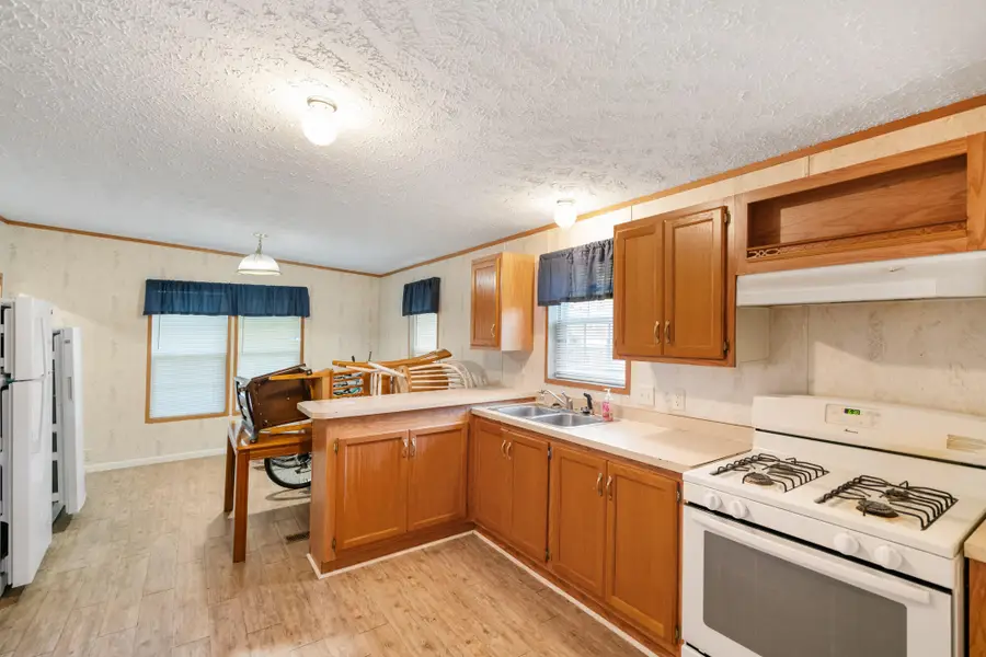 404 W Etherington Street, Mackinaw City, MI 49701 - Image #2