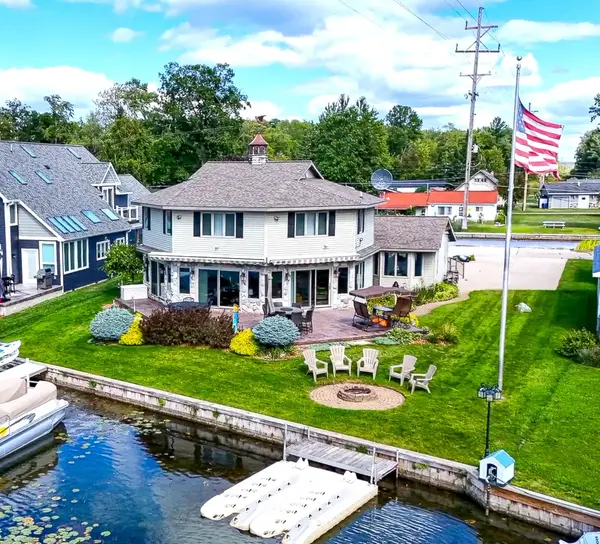 4690 Birchcrest Drive, Houghton Lake, MI 48629