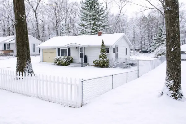 123 Maple Bluffs Avenue, Prudenville, MI 48651