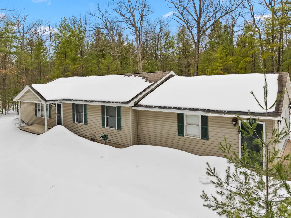 6576 Plum Valley Road Nw, Rapid City, MI 49676 - #1