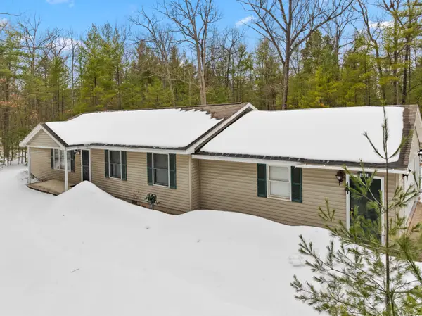 6576 Plum Valley Road Nw, Rapid City, MI 49676