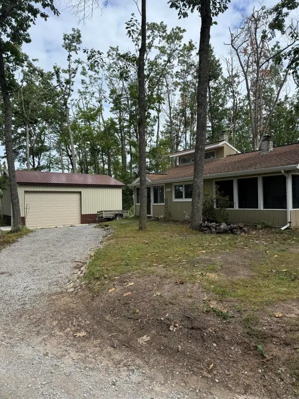 6615 Bainter Drive, Johannesburg, MI 49751