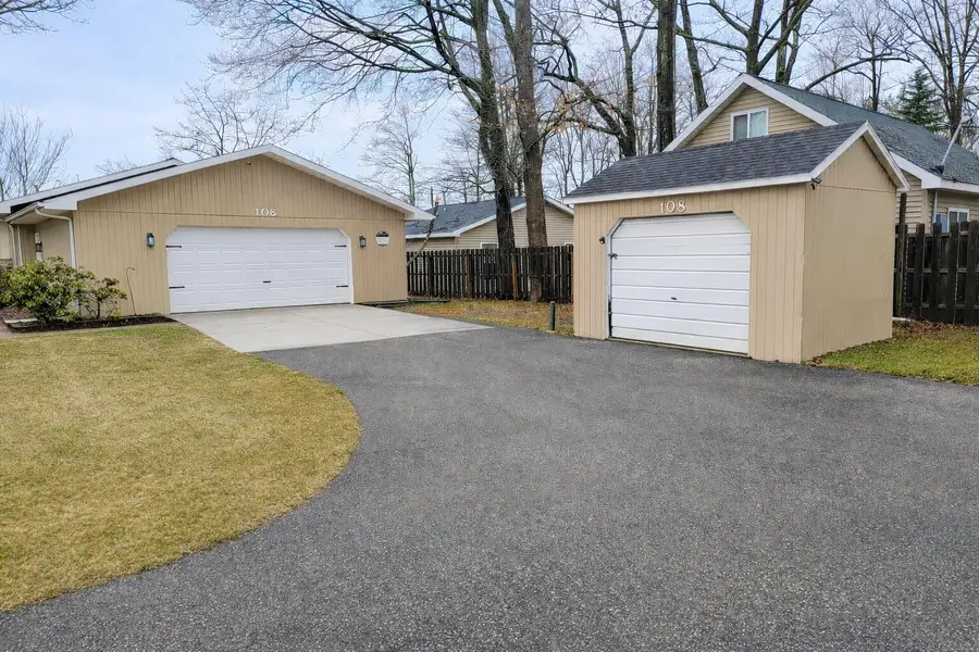 108 Eastbrook Avenue, Houghton Lake, MI 48629 - #3