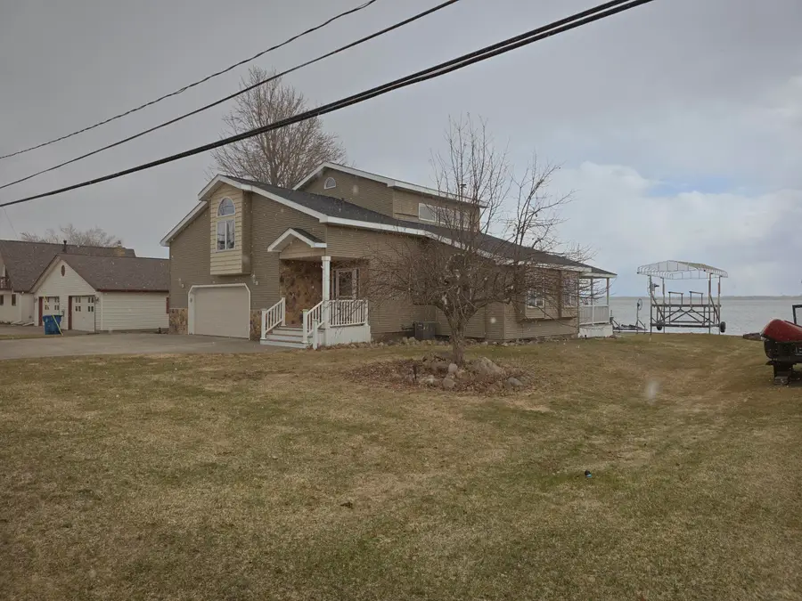 12739 E Houghton Lake Drive, Houghton Lake, MI 48629 - #3