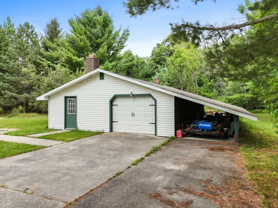 2260 W Pinewood Drive, Roscommon, MI 48653 - #3