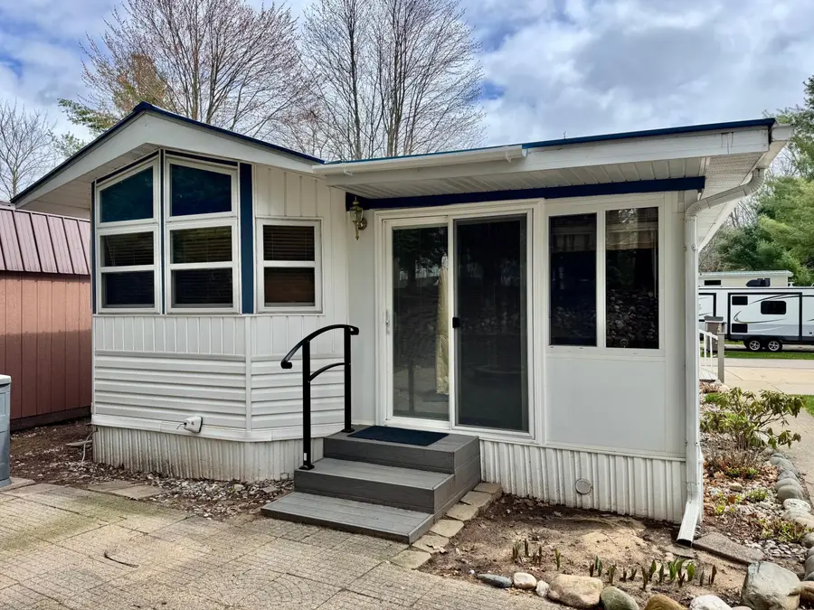 2757 Owens Unit 104 Drive, Houghton Lake, MI 48629 - #3