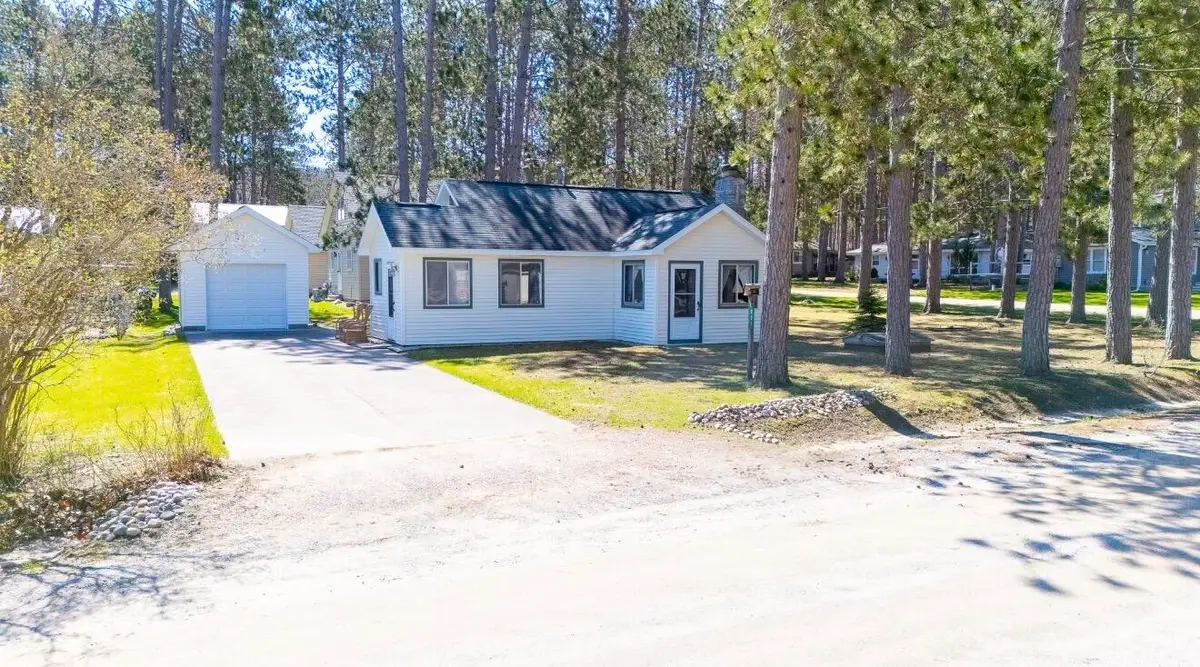 207 Lakeview Drive, Roscommon, MI 48653 - #1
