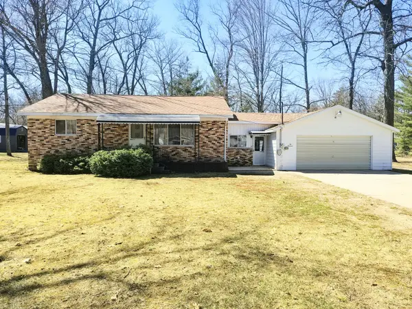 213 Chippewa Trail, Prudenville, MI 48651