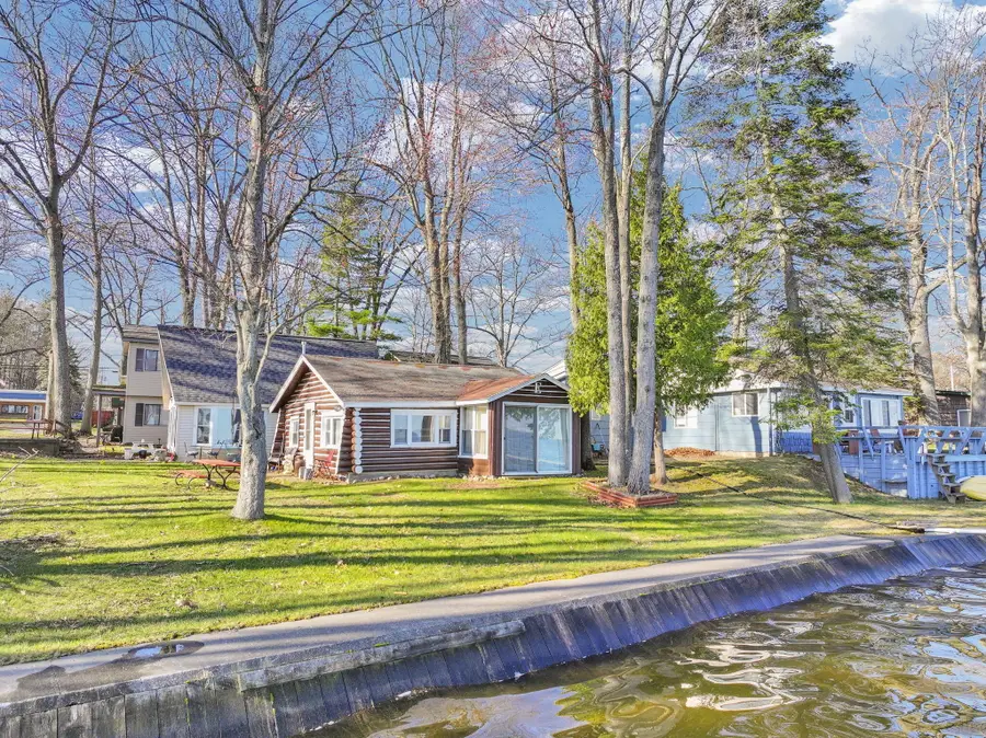 4048 W Houghton Lake Drive, Houghton Lake, MI 48629 - #3