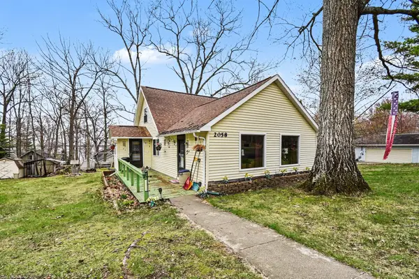 2058 W Higgins Lake Drive, Roscommon, MI 48653