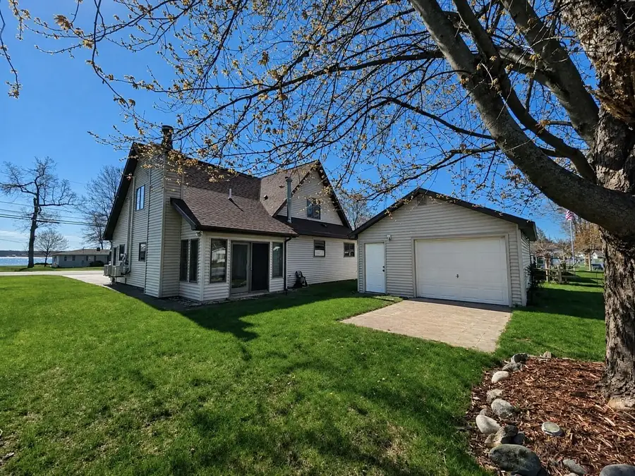423 Iroquois Avenue, Prudenville, MI 48651 - #2
