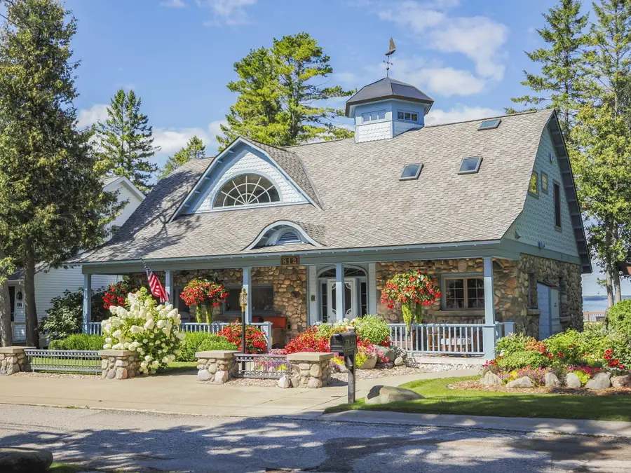 812 Lakeside Drive, Mackinaw City, MI 49701 - #3