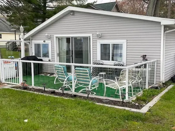 7709 E Houghton Lake Drive, Houghton Lake, MI 48629