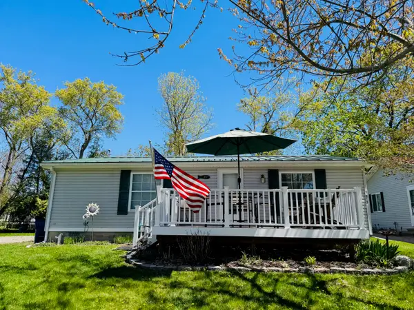 119 Flora Avenue, Houghton Lake, MI 48629