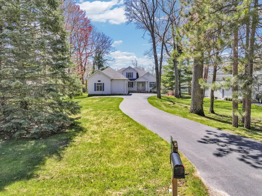 2185 E Houghton Lake Drive, Houghton Lake, MI 48629 - #2