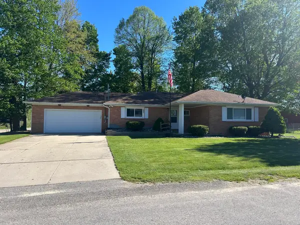 101 Grayling Avenue, Houghton Lake, MI 48629