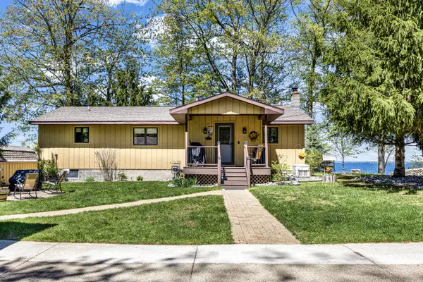 115 Logan Avenue, Houghton Lake, MI 48629