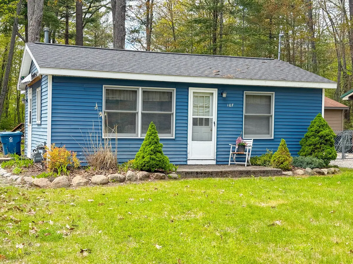 107 Glen Court Boulevard, Houghton Lake, MI 48629 - #1