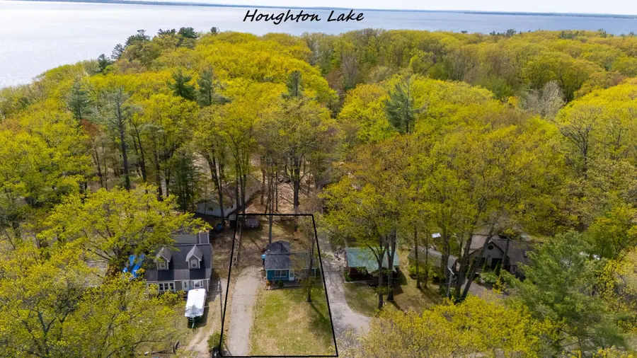 107 Glen Court Boulevard, Houghton Lake, MI 48629 - #3