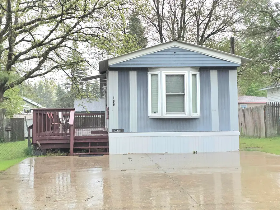 109 Cadillac Avenue, Houghton Lake, MI 48629 - #2