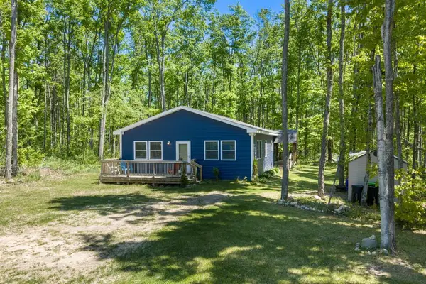 7361 N Conway Road, Alanson, MI 49706