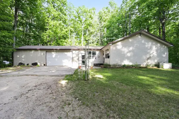 4087 Hillandale Circle, Elmira, MI 49730