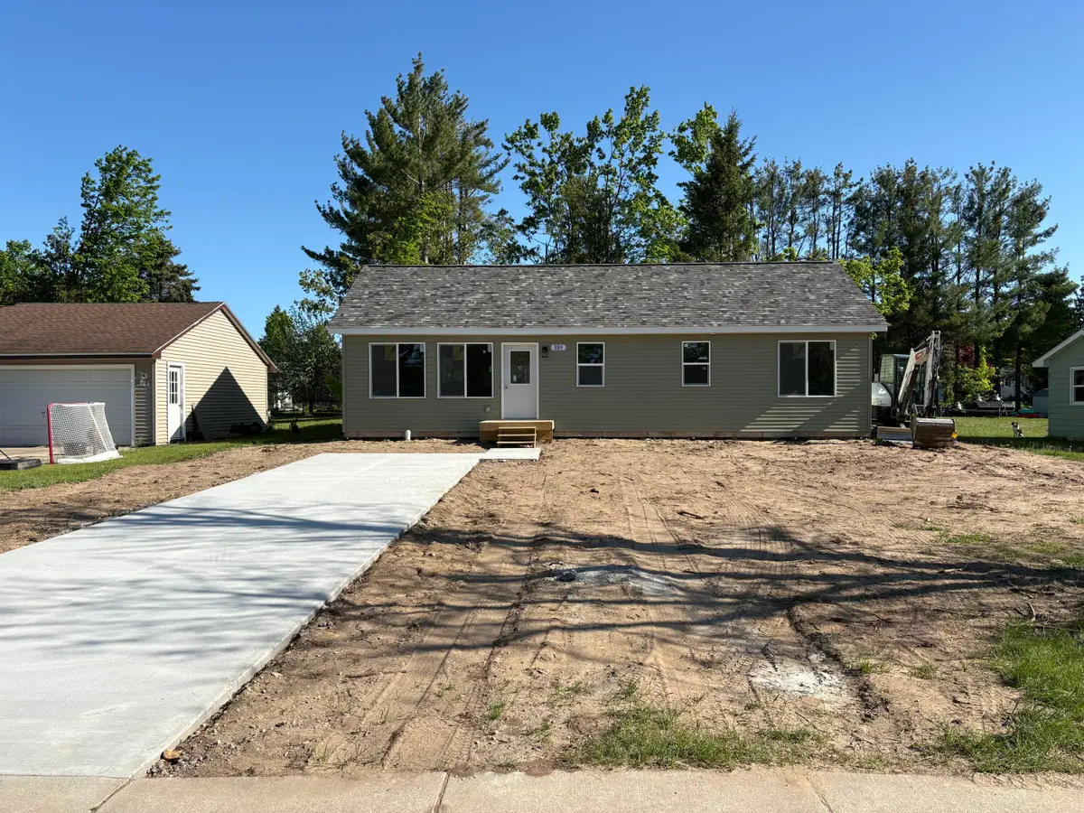559 E Petoskey Street, Gaylord, MI 49735 - #1