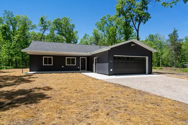 6084 Berry Lane, Indian River, MI 49749