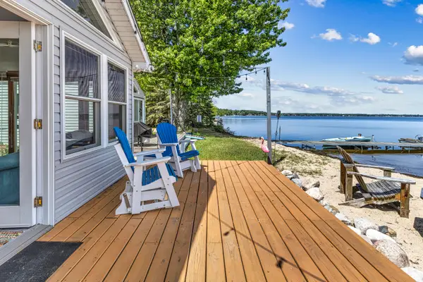 204 Broadway Avenue, Houghton Lake, MI 48629