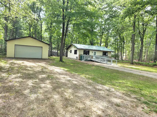212 Glendale Drive, Prudenville, MI 48651