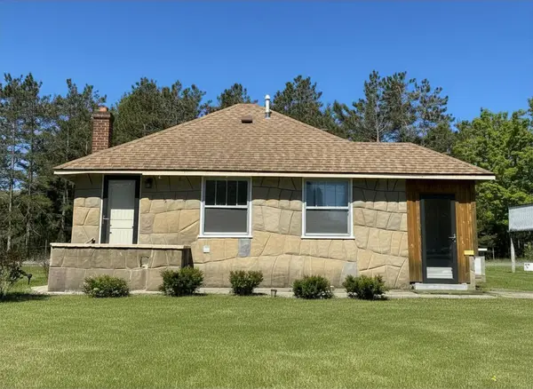 6325 Paradise Trail, Carp Lake, MI 49718
