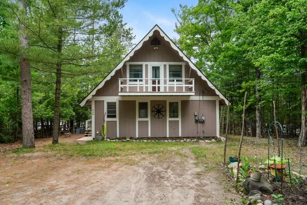 868 Chippewa Beach Road, Indian River, MI 49749