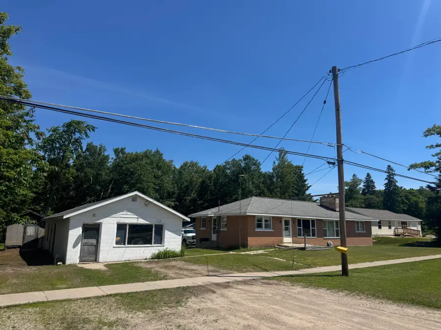 520 W Central Avenue, Mackinaw City, MI 49701 - #2