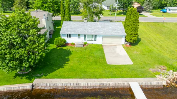 11271 E Houghton Lake Drive, Houghton Lake, MI 48629