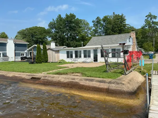 228 Mallard Avenue, Houghton Lake, MI 48629