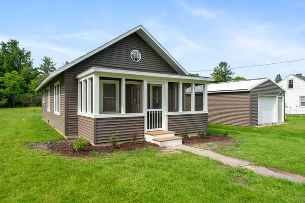 6066 Hemlock Street, Indian River, MI 49749