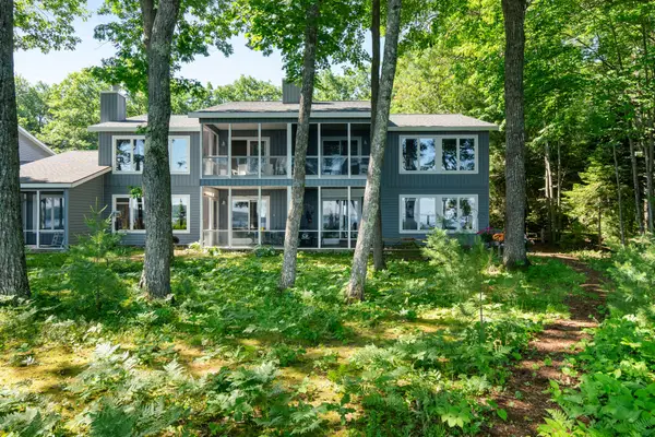 7842 Michigan 68, Indian River, MI 49749