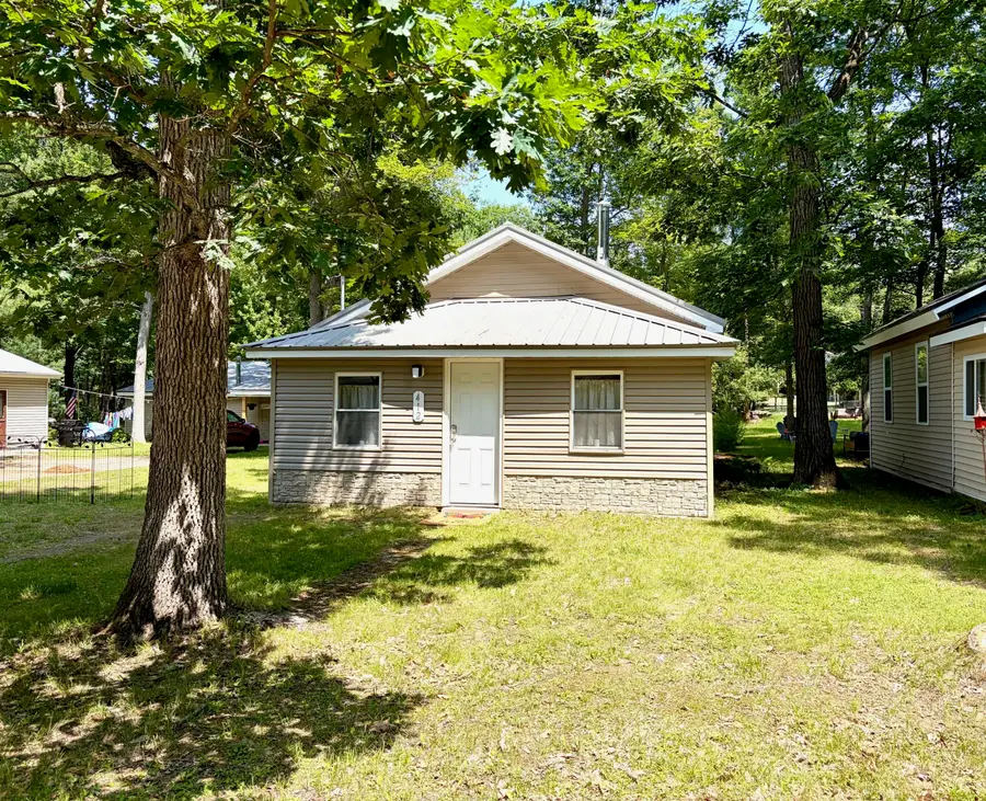 412 Kenwood Avenue, Roscommon, MI 48653 - #2