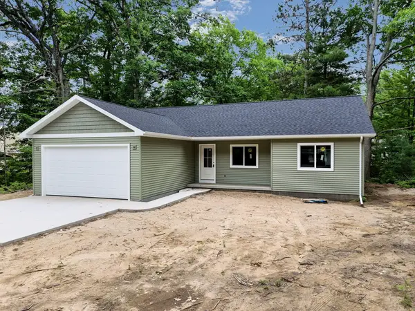 113 Mckee Street, Houghton Lake, MI 48629