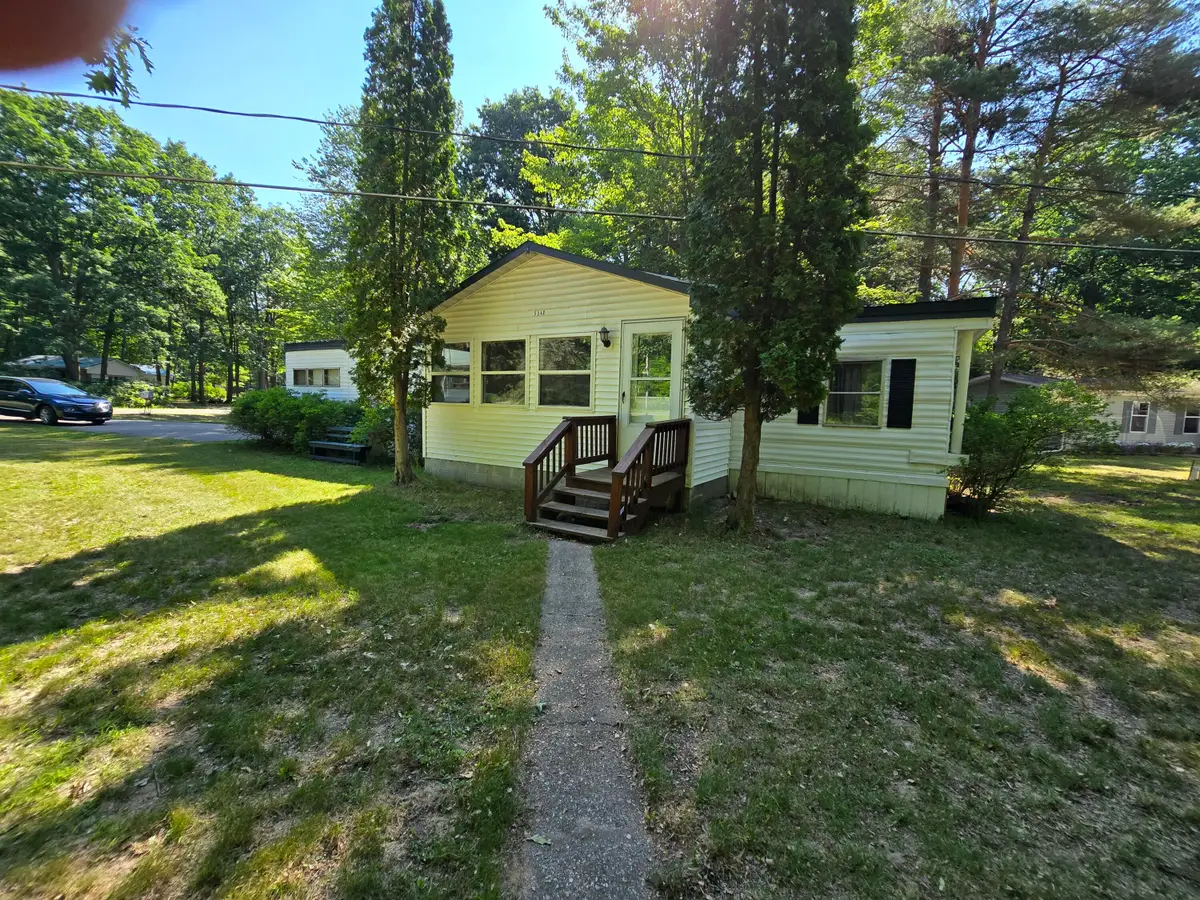 5548 N Flint Road, Roscommon, MI 48653 - #1